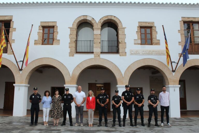 Ayuntamiento de Santa Eulàri y Policía Local.