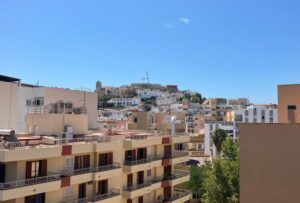 Gr&uacute;a del Parador de Ibiza.