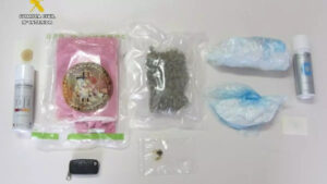 Droga incautada por la Guardia Civil al ibicenco en Denia.