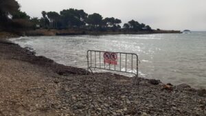 Restringido el acceso al agua a sa Caleta.