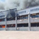 Contin&uacute;a activo el incendio en la nave industrial de Citubo