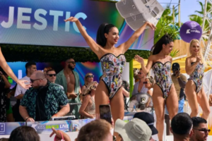 Kiss Dance Live, fiestas del domingo en la isla