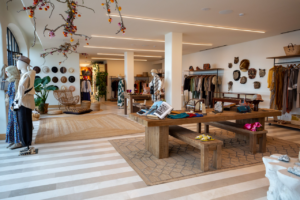 Mercado Artesanal de Agora en Six Senses.