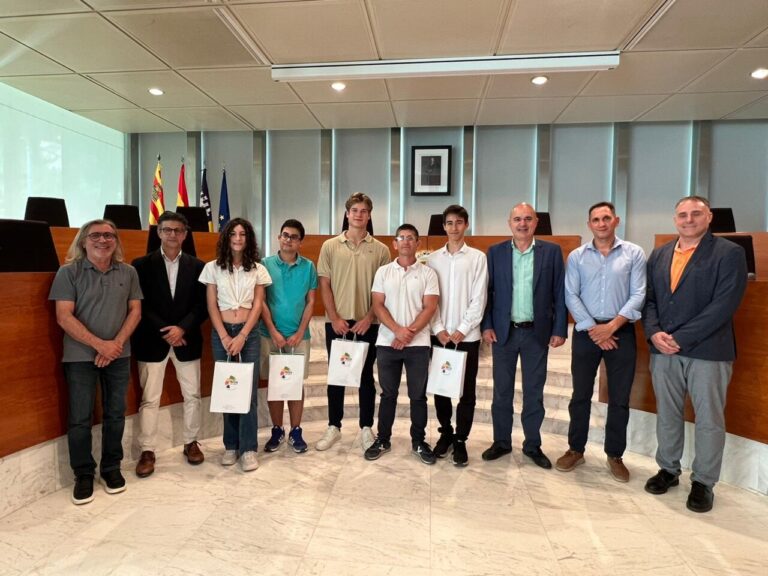 Premios a los alumnos olimpiadas de química.