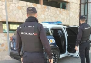 Polic&iacute;a Nacional. d