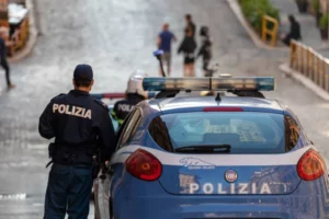 Polic&iacute;a italiana.