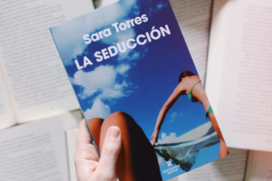 Sara torres presenta su nueva novela en el hotel Mongibello