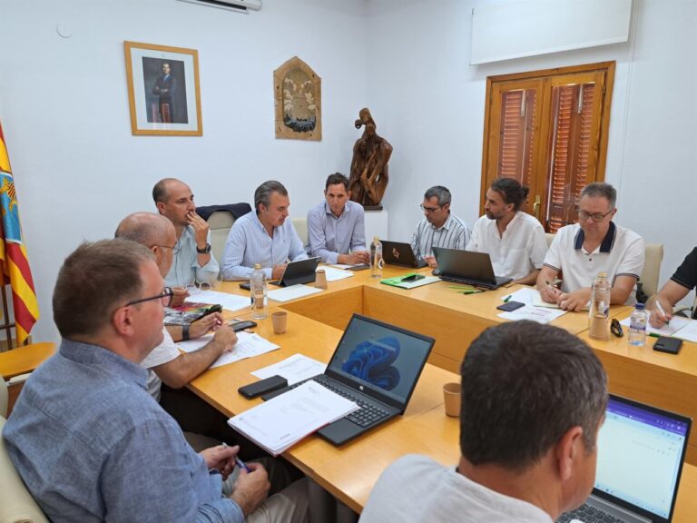 Mesa Técnica de Insularidad celebrada en Formentera con el conseller de Educación, Antoni Vera