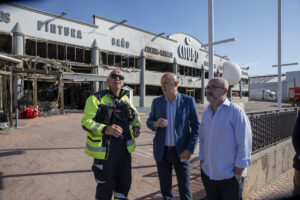 Vicent Mar&iacute; y Vicent Roig en la visita a Citubo tras el incendio.