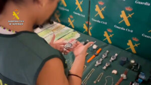 Relojes incautados por la Guardia Civil.