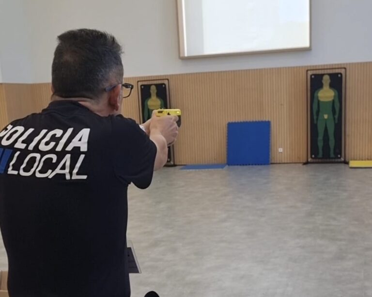 Formación uso táseres Policía Local de Santa Eulària.