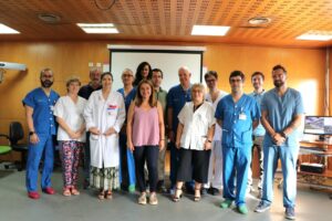 En la foto, en el centro, de verde, el Dr. Barco Laakso, junto a traumat&oacute;logos y rehabilitadores.