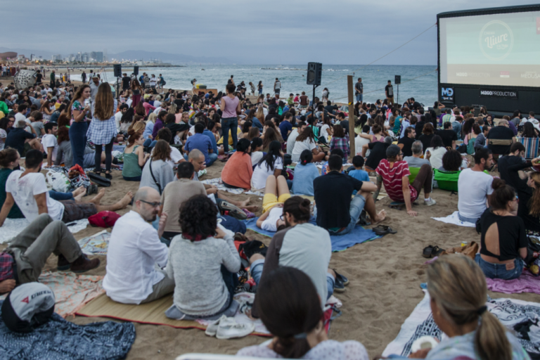 Cinema a la Fresca en Cala Llonga: toda la programación hasta agosto ...