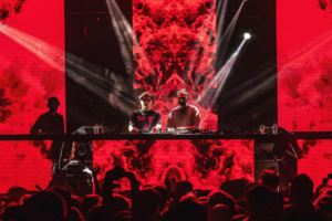 El duo de DJ's Adriatique en una sesi&oacute;n imperdible este s&aacute;bado en DC10