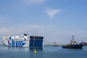 El ferry llegando a Valencia.