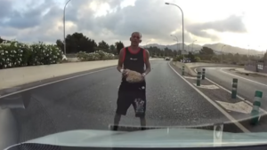 Hombre que atac&oacute; al taxi.