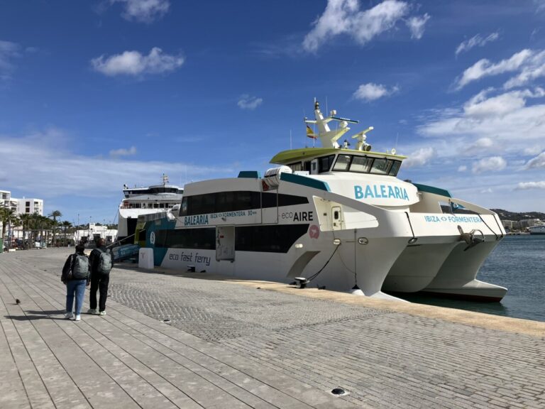 Un barco de Baleària