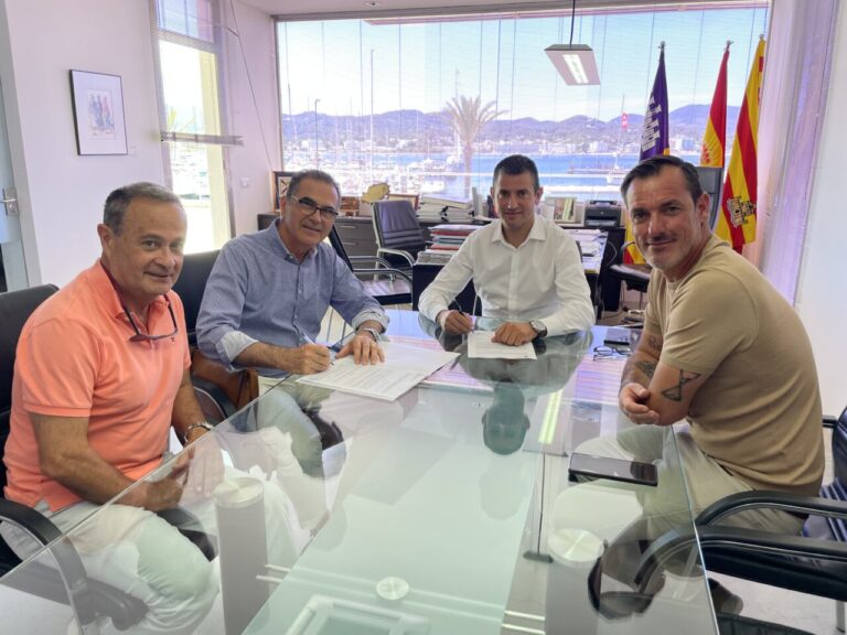 Firma del convenio del Ayuntamiento de Sant Antoni con el CNI.