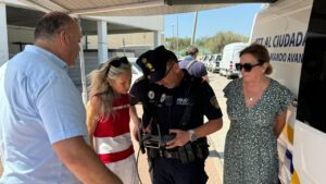 Ayuntamiento de Santa Eul&agrave;ria supervisando el operativo.