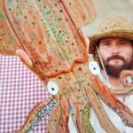&lsquo;Illa de cart&oacute;&rsquo;, muestra de Luke Carter en el Centro &lsquo;Gabrielet&rsquo; de Formentera: &ldquo;La gente viene por la playa, pero lo que hay detr&aacute;s es &uacute;nico&rdquo;