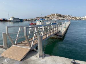 Nuevo pantal&aacute;n flotante del Puerto de Ibiza