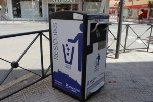 Papelera compactadora Eivissa