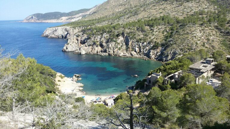 Ruina de Cala d’en Serra en Sant Joan.