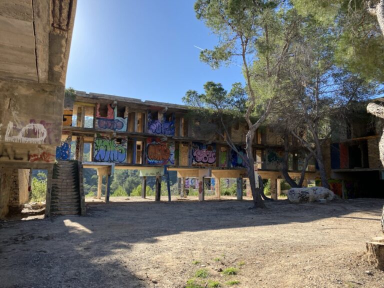 Ruinas del hotel Cala Den Serra