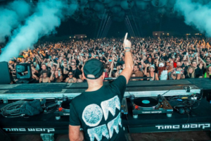 Sven V&auml;th en una actuaci&oacute;n en vivo (Foto Instagram de Sven V&auml;th)