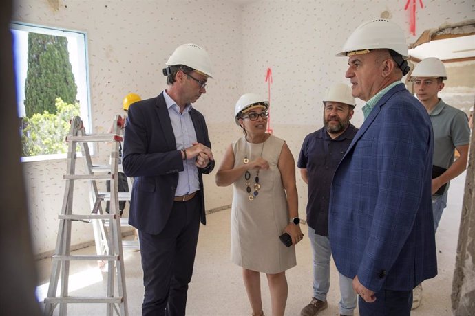 Vicent Marí and Toni Costa on a visit to the works of the Centre BIT Ibiza