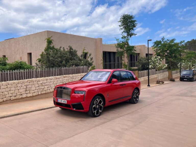 rolls-royce suv ibiza cullinan