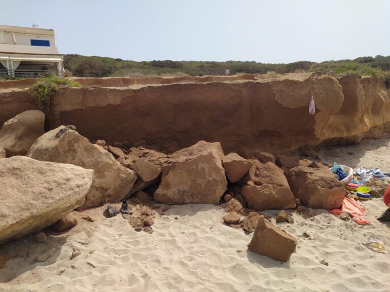 Desprendimiento de rocas en Es Cupina, Formentera.