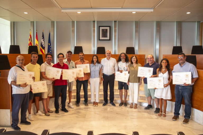 Entrega de cartas de artesanos de Ibiza.