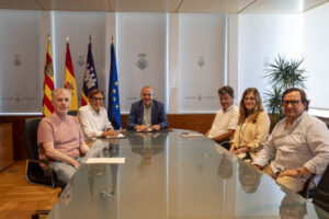Firma del convenio Consell de Ibiza y la Uni&oacute;n de Cooperativas Agrarias de Baleares.