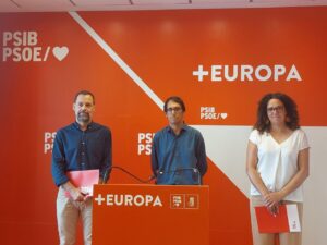 El Portavoz Socialista En El Ayuntamiento De Palma, Xisco Ducr&oacute;s, El Portavoz Del Grupo Parlamentario Socialista, Iago Negueruela, Y La Portavoz Socialista En El Consell Y Secretaria General De Los Socialistas De Mallorca, Catalina Cladera
