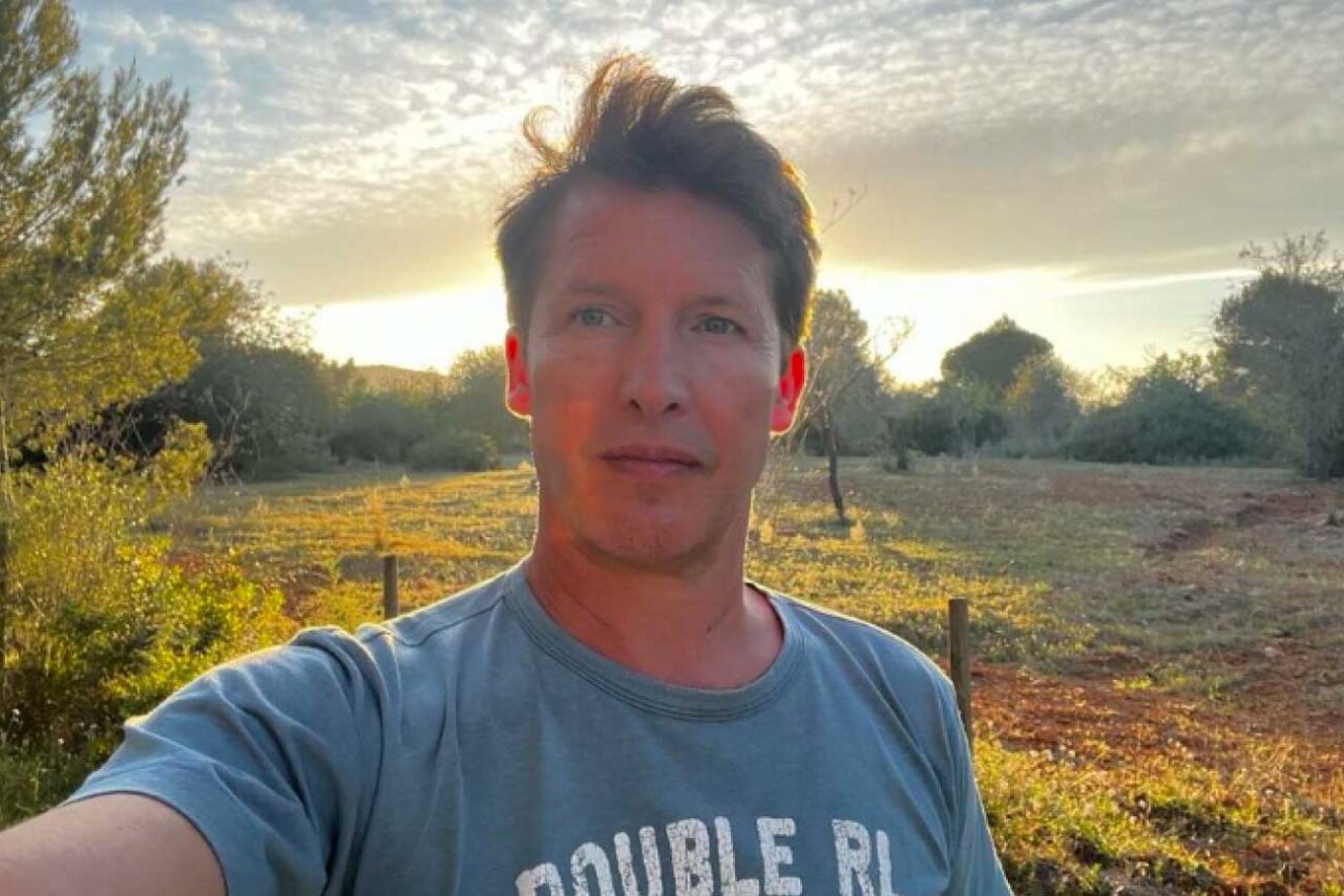 James Blunt dice que hoy sus temas son 