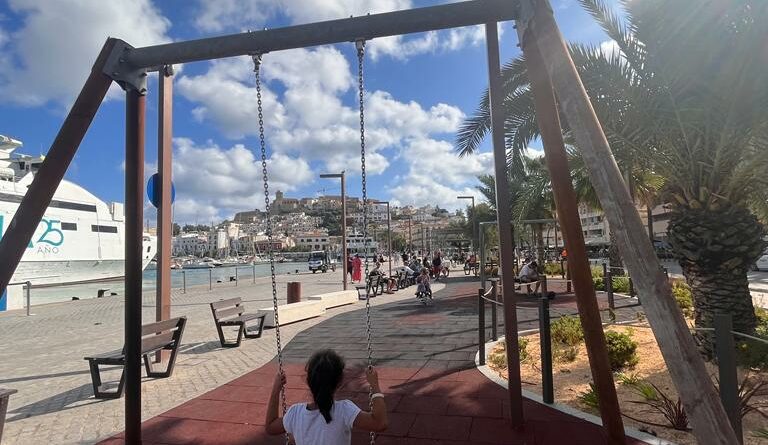 parque infantil puerto de Ibiza