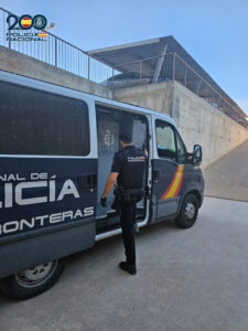 Polic&iacute;a Nacional en Ibiza.