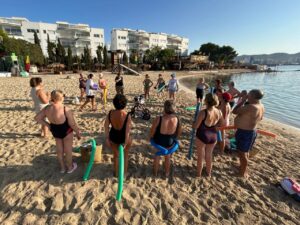 Aquagym en la playa. Archivo