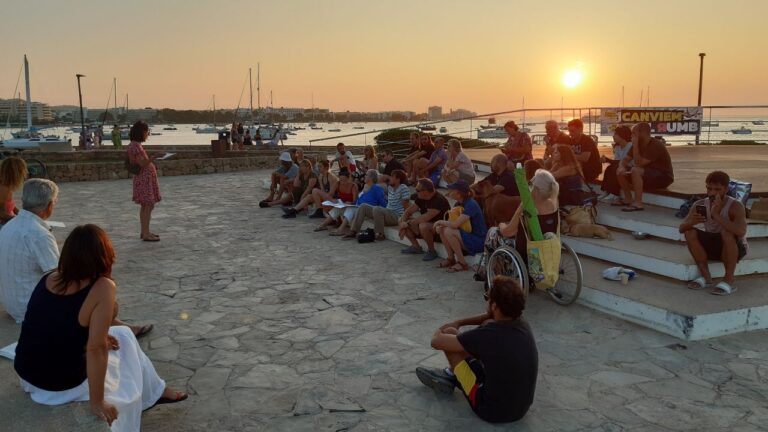 Asamble de 'Canviem El Rumb'.