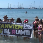 Decenas de personas se movilizan en contra de la masificaci&oacute;n tur&iacute;stica en ses Salines