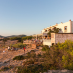 Tres opciones que no puedes perderte para relajarte entre semana en Ibiza