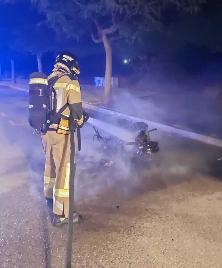 Incendio de una motocicleta en Ibiza