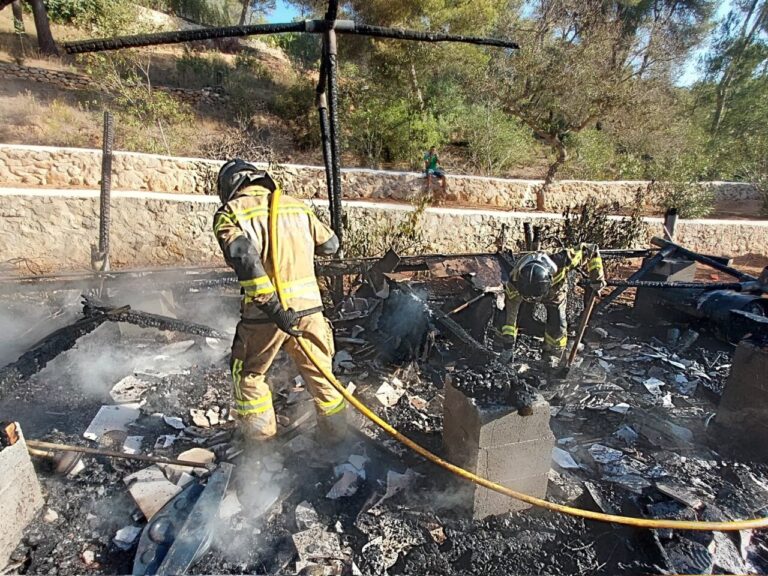 Incendio en el bungalow.