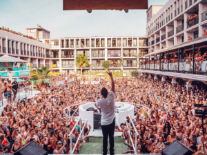 Martes fiestas en Ibiza.