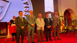 Medalla para Pere Vil&agrave;s Gil, en el centro de la foto. A su derecha C&oacute;rdoba y Mar&iacute;; a su izquierda Triguero y Costa