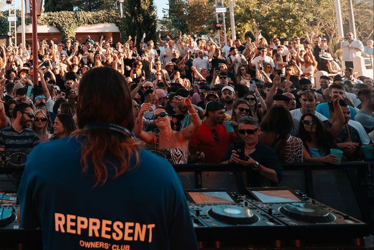 Solomun en el escenario al aire libre de 528 Ibiza (Ph Instagram @528ibiza) Solomun en el escenario al aire libre de 528 Ibiza (Ph Instagram @528ibiza)
