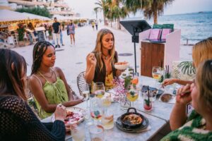 Un momento de disfrute en el Skinny Kitchen