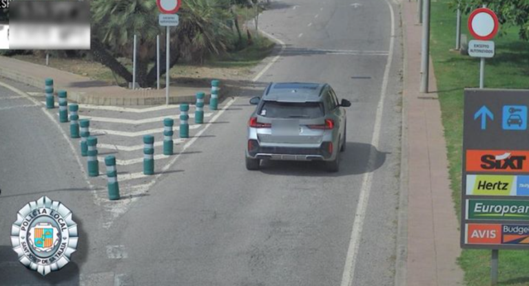 Vehículo infractor en el Aeropuerto de Ibiza.