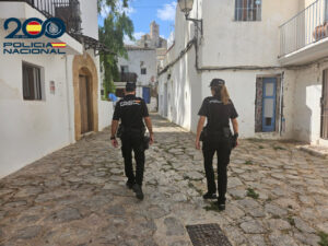 Polic&iacute;a Nacional en Ibiza.